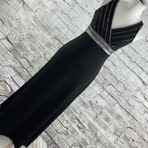 DELARU Boutique SIZE 6 FORMAL